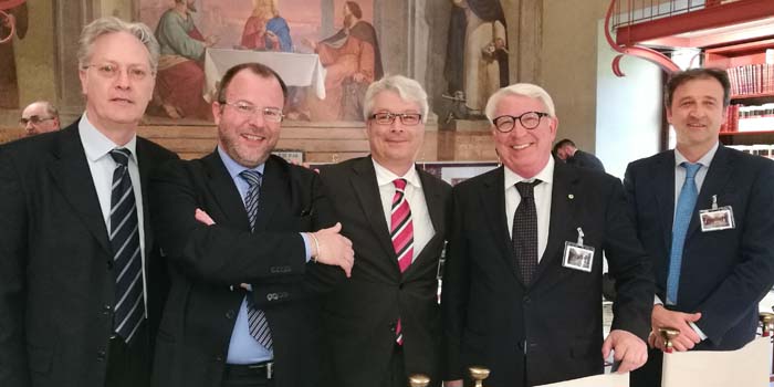 Foto accordo Ciba Brokers - Assimoco con: Franco Civetta (Dirigente Assimoco Milano), Giovanni Garro (Presidente gruppo Agenti Assimoco), Carmelo Pace (Dirigente Assimoco Milano), Giampaolo Brogliato (Presidente Ciba Brokers) e Stefano Ricci Lucchi (Direttore Ciba Brokers).